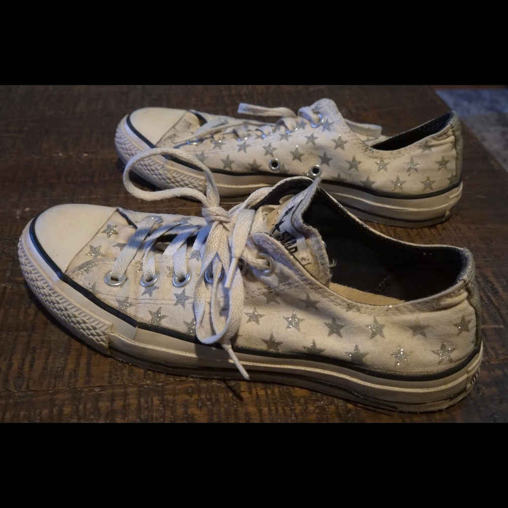 Star Pattern Low-Top Converse